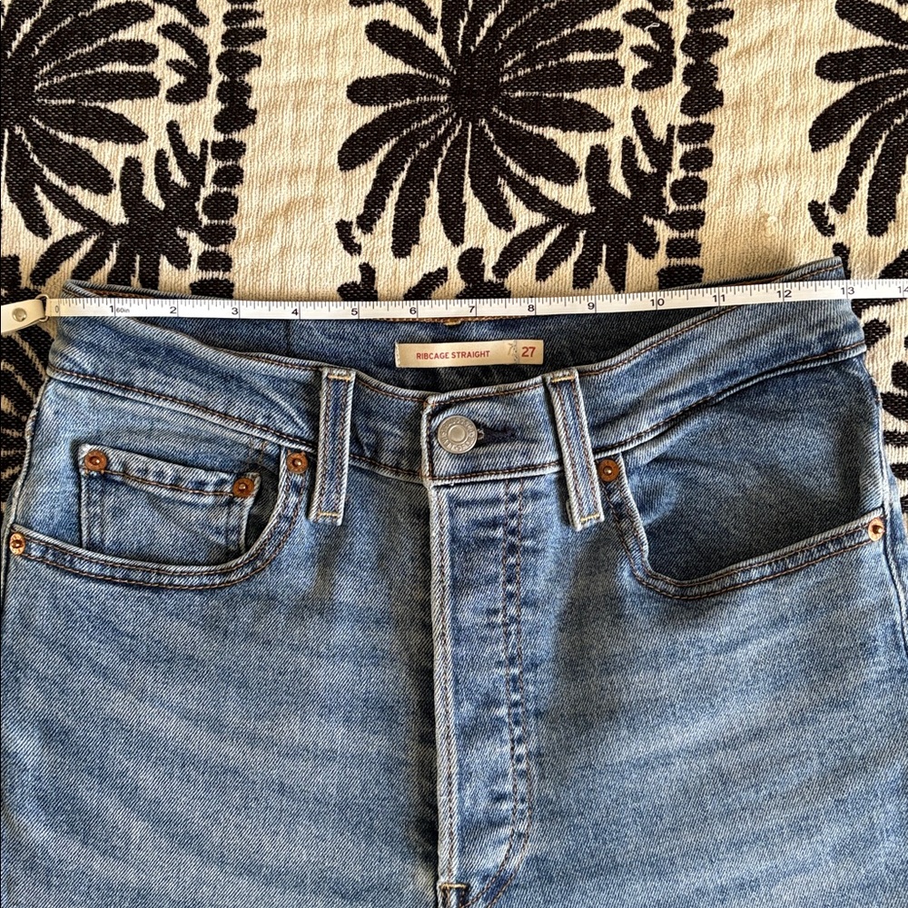 Levi’s Ribcage Straight Jeans - Picture 8 of 10